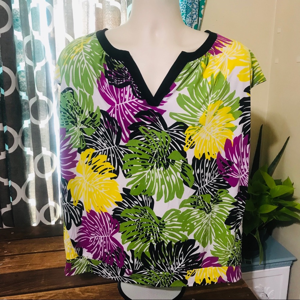 Worthington V Neck bright print shirt!